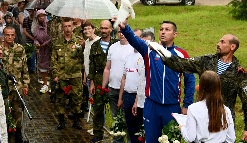 В Малоярославецком районе прошел автопробег в поддержку армии и Президента
