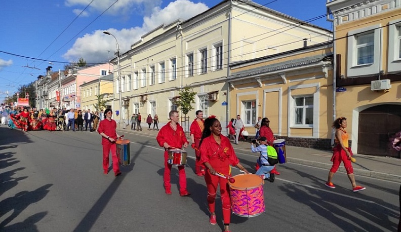 В Калуге открылся прием заявок на участие в карнавальном шествии в День города