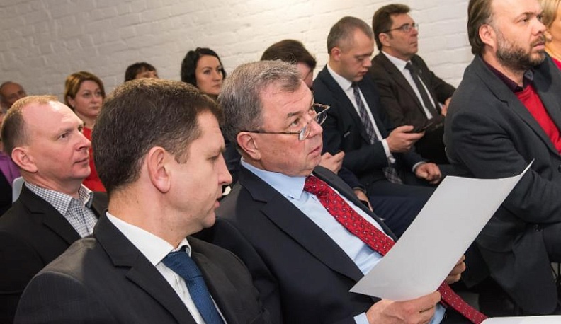 Губернатор ознакомился с проектами реконструкции Театральной улицы в Калуге