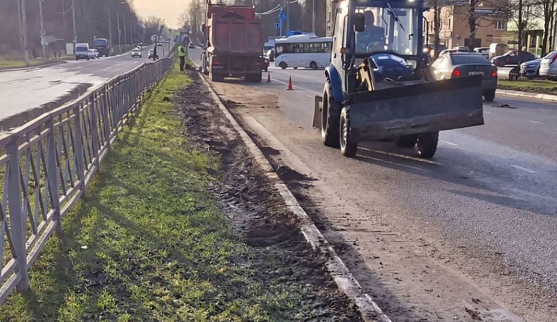 46 дорожных рабочих вывозят мусор с территории Обнинска