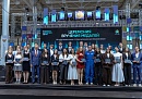 Владислав Шапша вручил золотые медали выпускникам