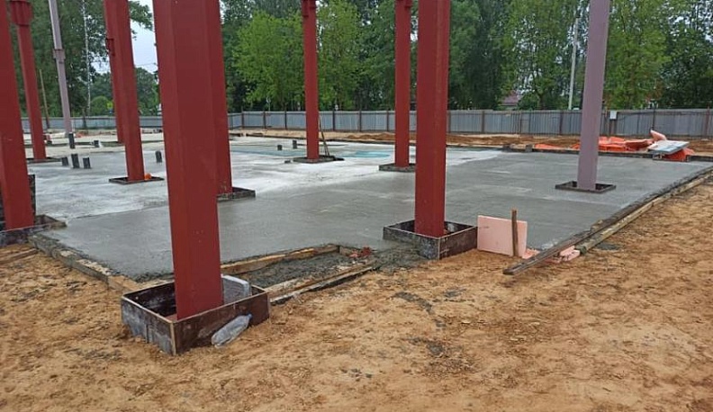 В Кондрове полным ходом идет строительство крытого катка с искусственным льдом