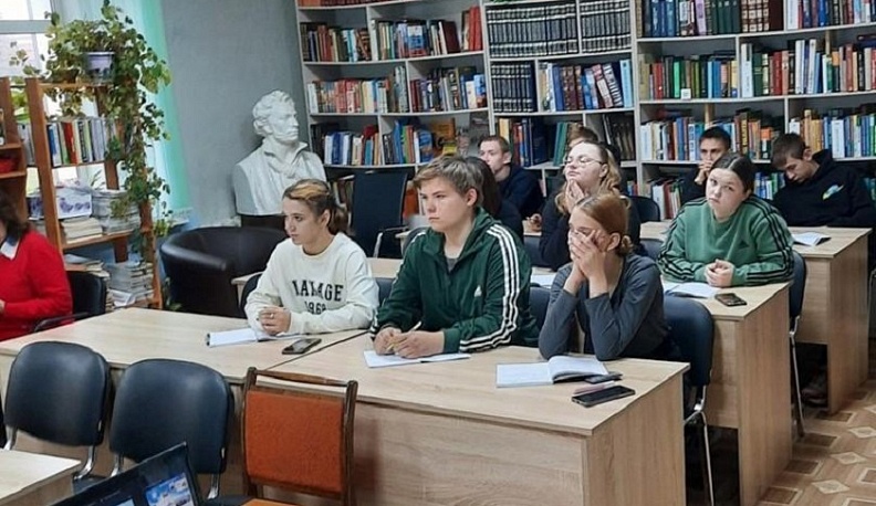 Мещовская библиотека распахнула свои двери для студентов   педколледжа
