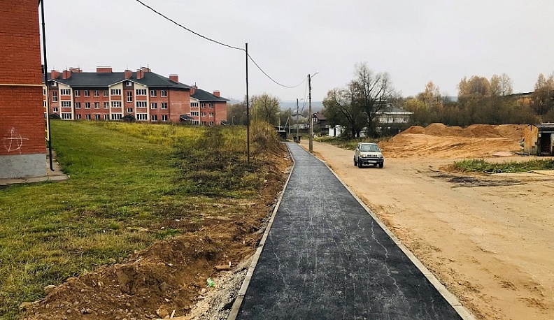 В калужском микрорайоне Силикатный обустроили тротуар