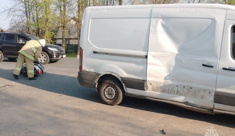 В Калужской области в ДТП со скутером пострадали подростки