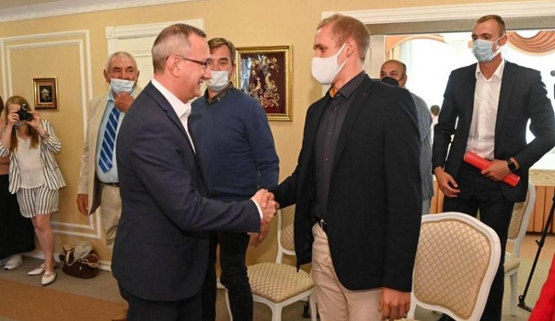 Губернатор Владислав Шапша вручил областные награды калужским спортсменам, выступившим на Олимпийских играх 