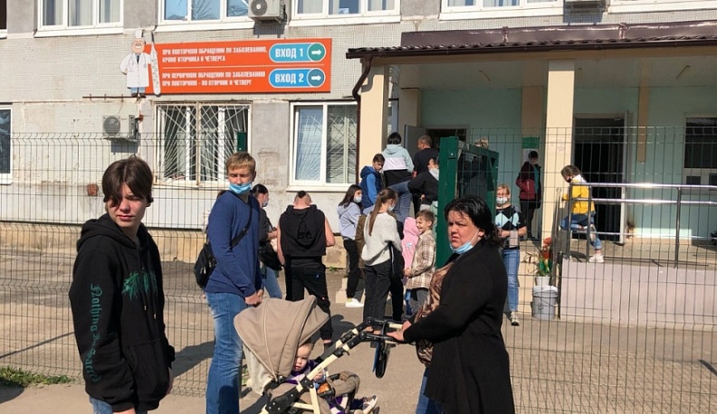 В Калуге начали бороться с очередями в детских поликлиниках