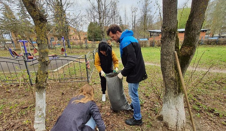 Ольга Коробова приняла участие в субботнике в Калуге