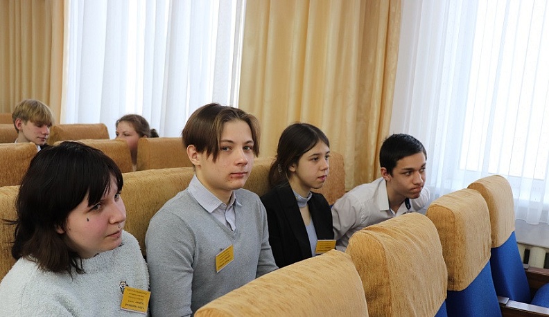 Студенты Калужского колледжа народного хозяйства поучаствовали в Неделе воинской славы