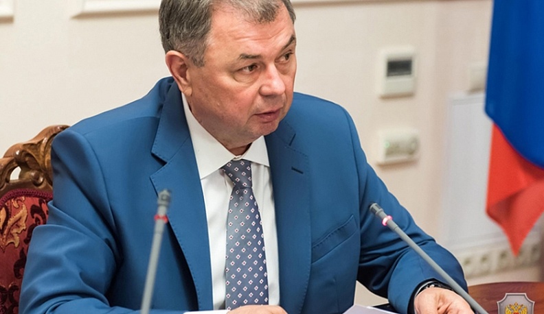 Анатолий Артамонов продолжает работать, несмотря на карантин