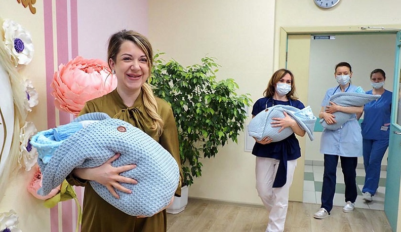 Калужанка родила сразу трех сыновей