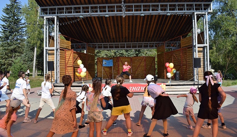 В Тарусе в День знаний дети мастерили обереги на пятёрки 