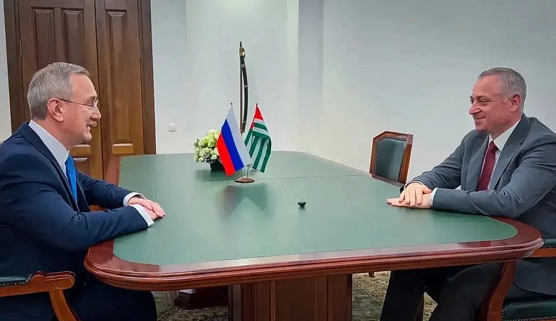 Владислав Шапша встретился с главой Абхазии