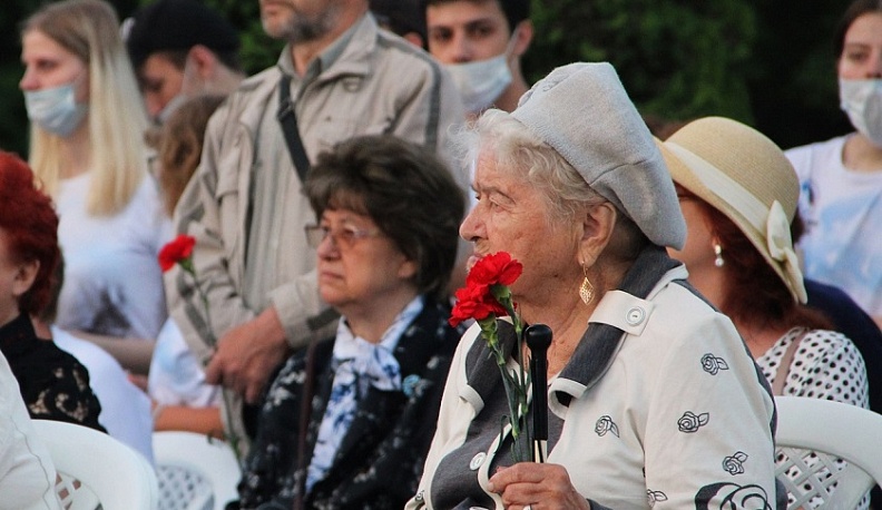 В День памяти и скорби в Калуге ранним утром почтили память погибших во время войны