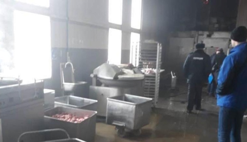 В Калужской области в мясоперерабатывающем цехе работали нелегальные мигранты