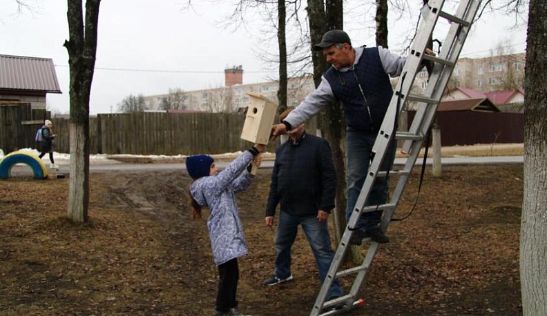 Первоклассники людиновской школы № 2 присоединились к Всероссийской акции «День птиц»