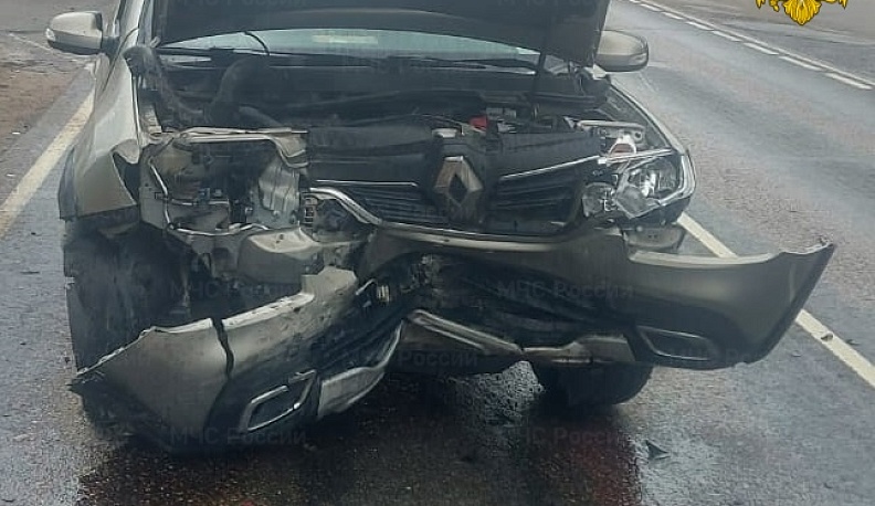 В Калужской области двое человек пострадали в тройном ДТП на трассе