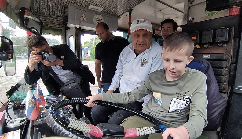 Десятилетний калужанин мастерски справился с управлением троллейбуса