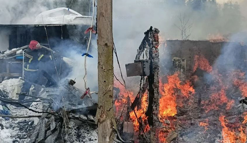 Дачный дом загорелся в Жуковском округе