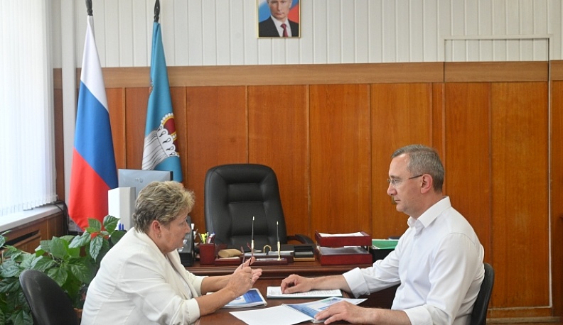 В Перемышльском районе ремонтируют дороги к шести деревням