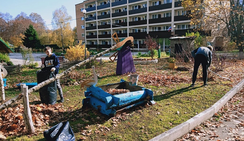 Молодёжь Кондрова организовала субботник в доме-интернате