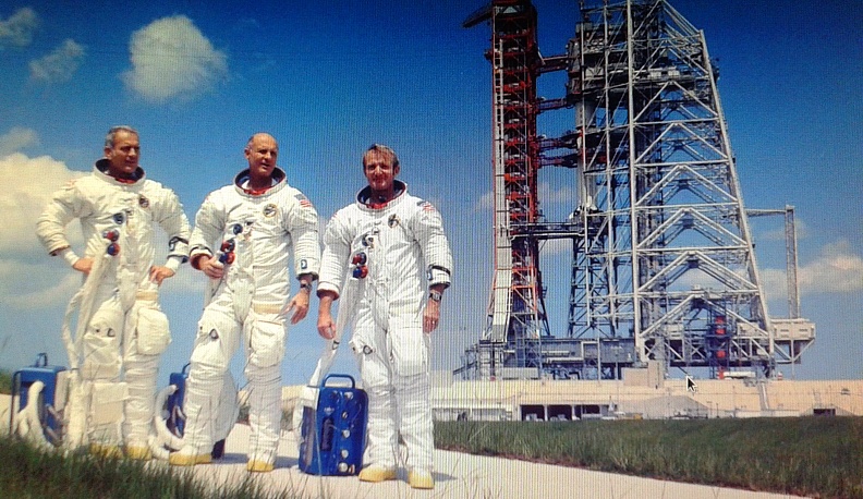 Дружба над Землёй - чувство особенное