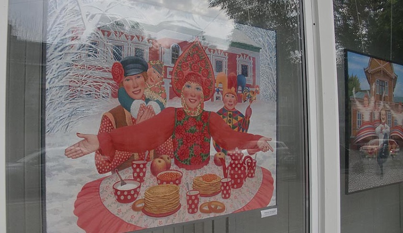 В витринах калужского Дома художника выставили картины Алексея Голубева 