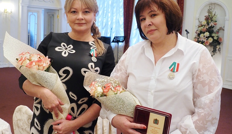 Коллеги поздравили людиновских медиков с заслуженными наградами