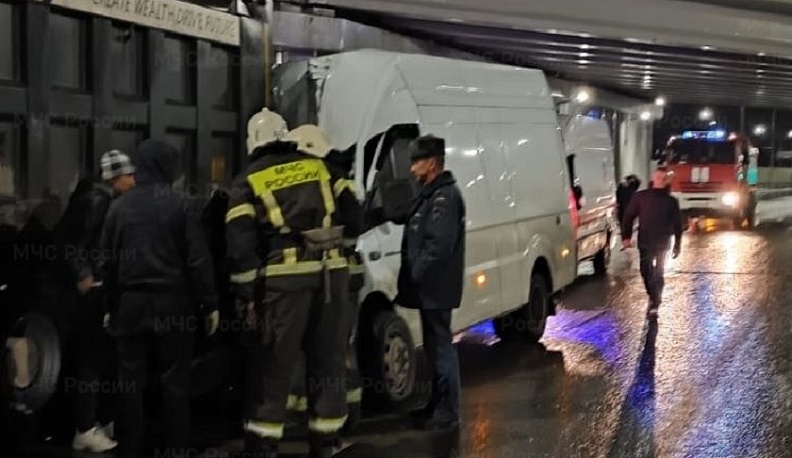 Два грузовика столкнулись в Калуге