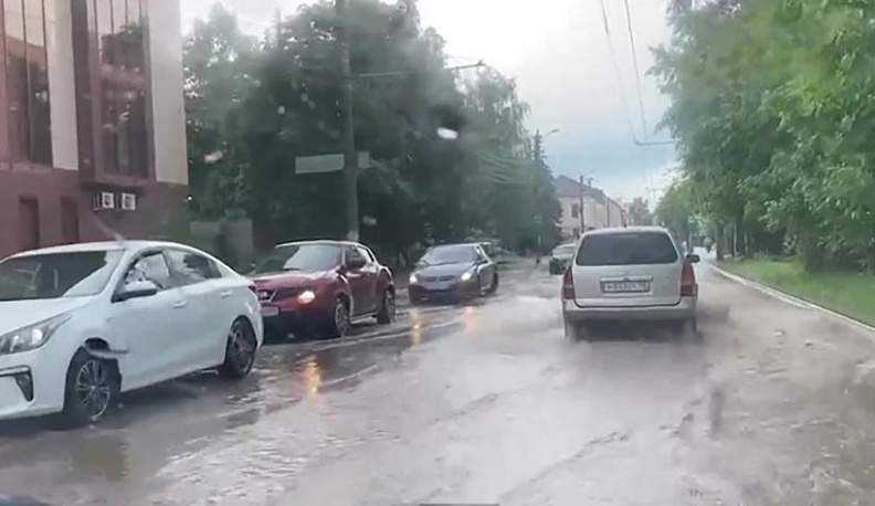 Ливни в Калужской области затопили улицы, дворы и подъезды