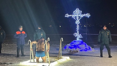 Сотни верующих окунулись в святую воду в Людинове