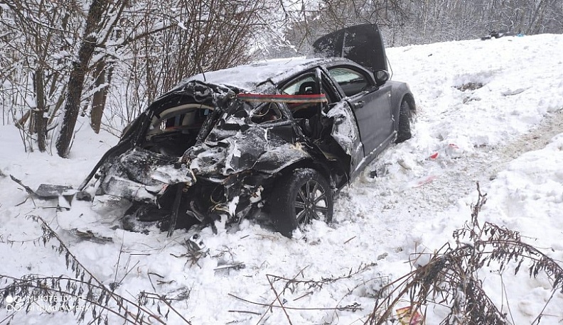 В Калужской области 2 машины после столкновения улетели в кювет 
