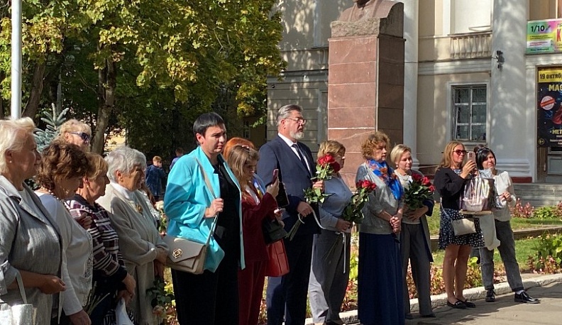 В Обнинске установили мемориальную доску театральному режиссеру Вере Бесковой