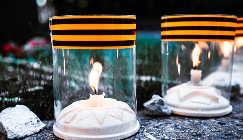 Горсть Калужской земли добавили в колбу главной «Свечи памяти»