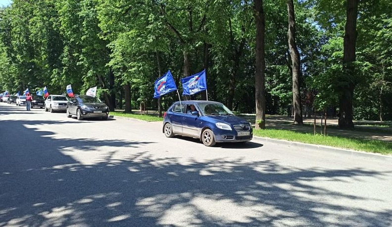 В Калуге прошел автопробег, посвященный Дню России