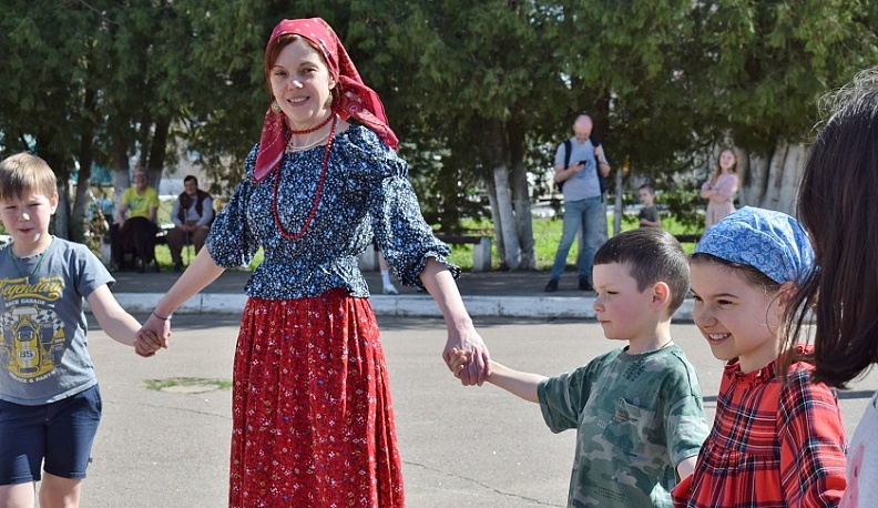 В Тарусе на Светлую Пасху звучали русские фольклорные песни 