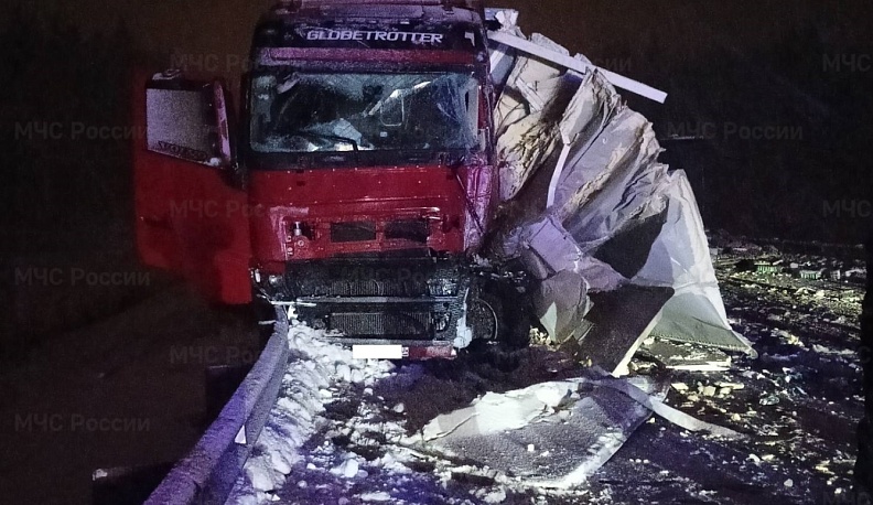 В Калужской области столкнулись две фуры