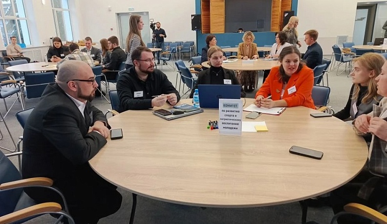 В Калуге состоялась стартовая сессия Молодежного парламента при областном Законодательном Собрании