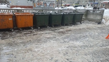 В Калуге продолжают расчищать контейнерные площадки