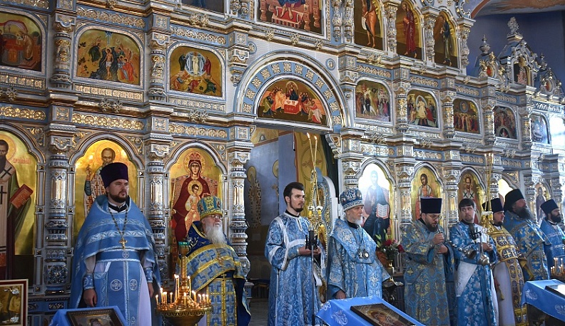 В Кирове открыли фарфоровый иконостас