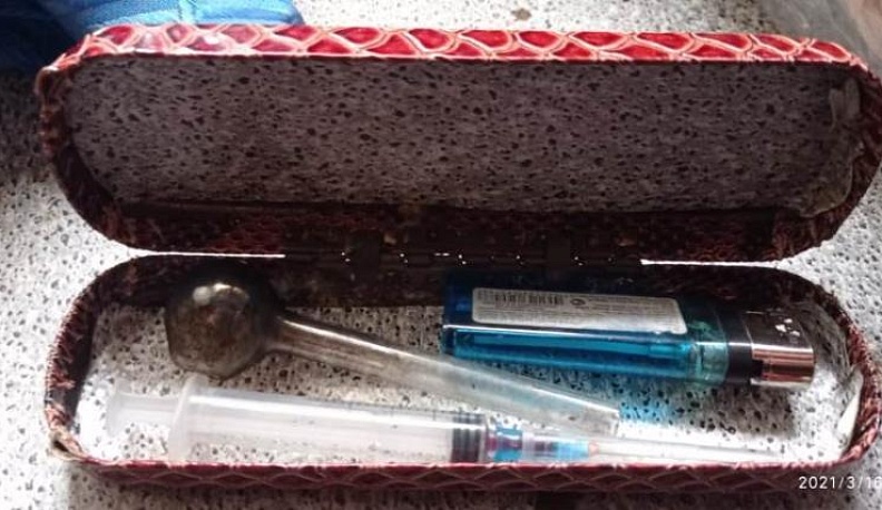 В Калуге пенсионерка с сыном организовали наркопритон