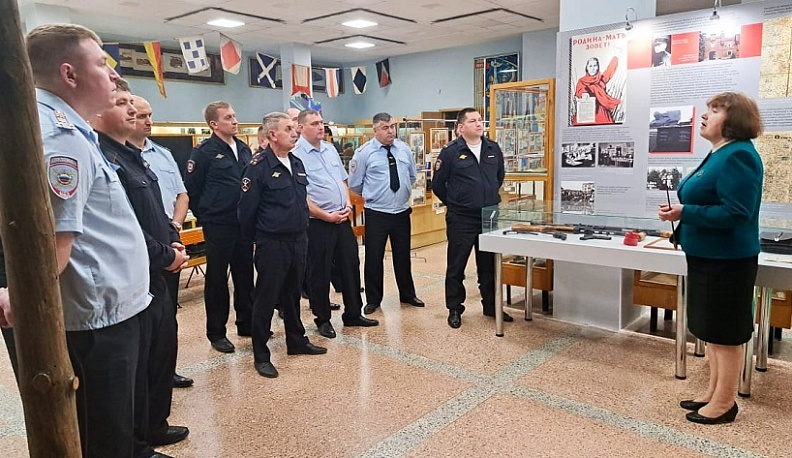 Людиновские полицейские посетили Музей комсомольской славы