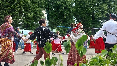 В Калуге начались Троицкие гуляния