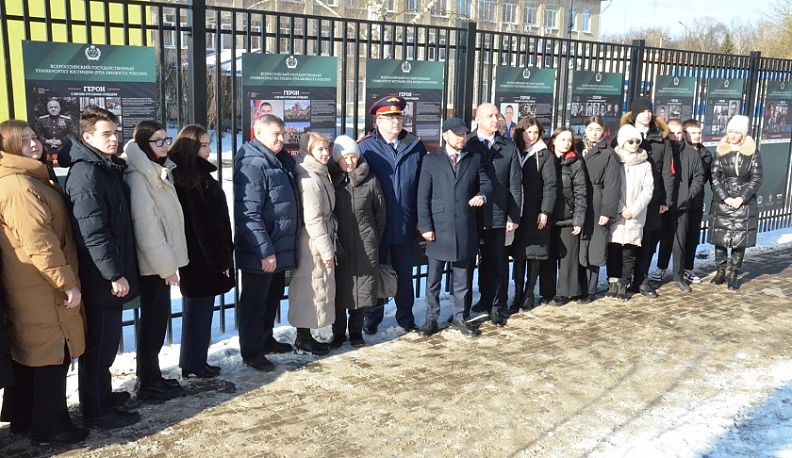 В Калуге открылась уличная выставка, посвященная героям Советского Союза и России