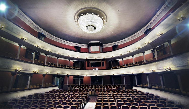 Общество «Знание» отметило День театра лекциями