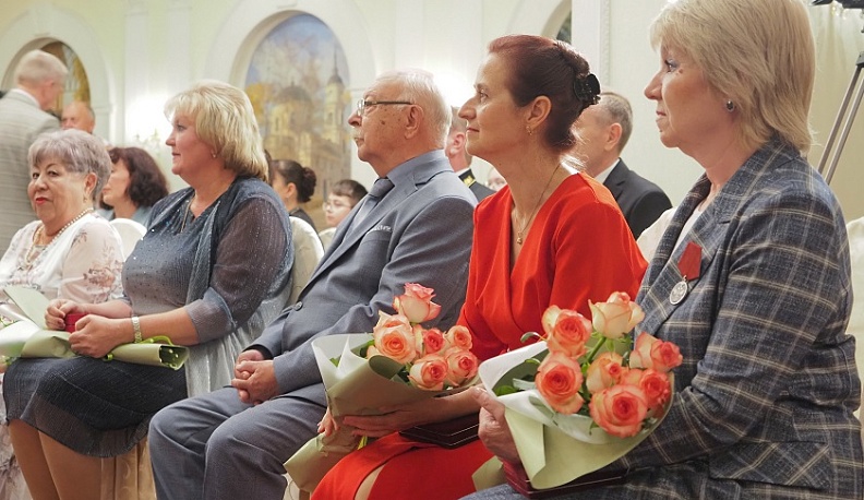 Калужанам вручили государственные и региональные награды