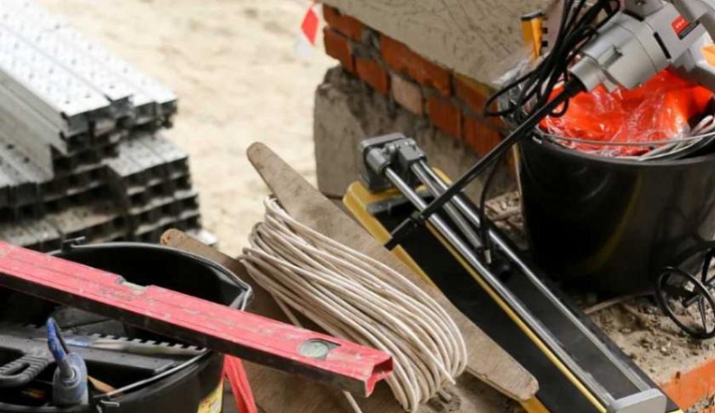 В Калуге строитель украл инструменты своей бригады