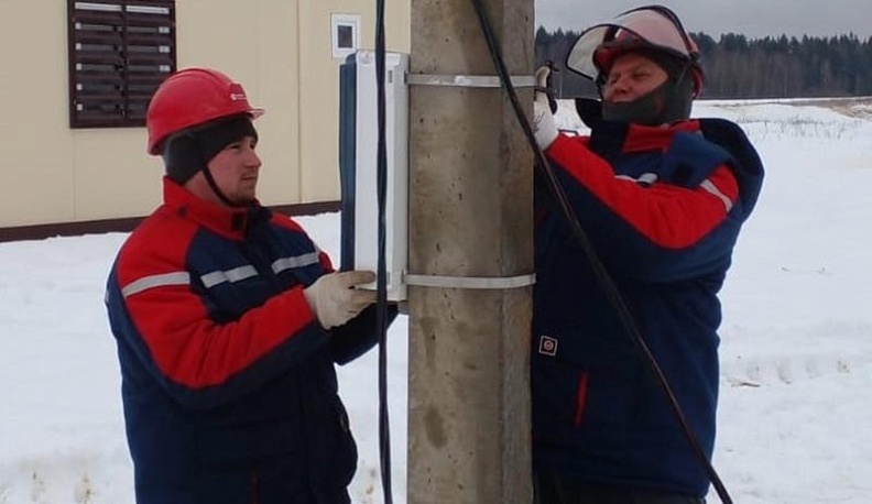 В Жуковском районе энергетики подключили к энергосетям два ФАПа