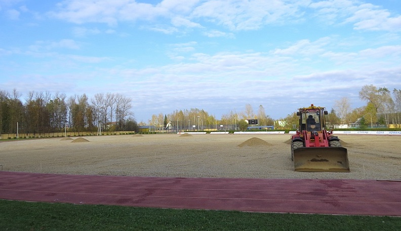 В Кирове продолжается строительство футбольного поля
