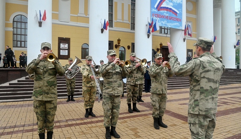 В Калуге прошел смотр строя и песни среди юнармейцев и учеников кадетских классов